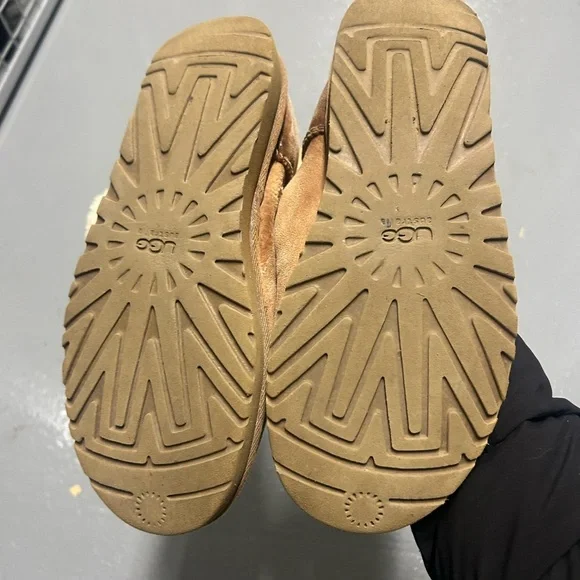 UGG - Bailey Button Boot - Picture 3 of 7